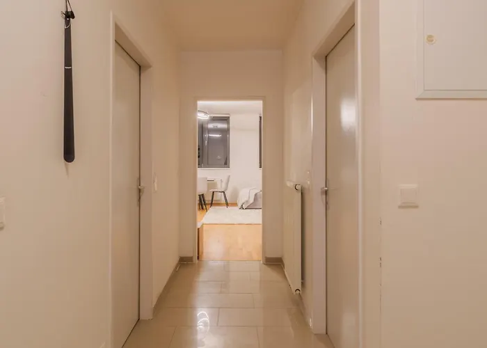 Delightful With Private Balcony In Perfect Location Of Viena