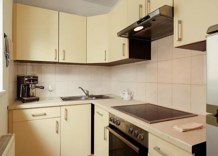 Delightful With Private Balcony In Perfect Location Of * Viena